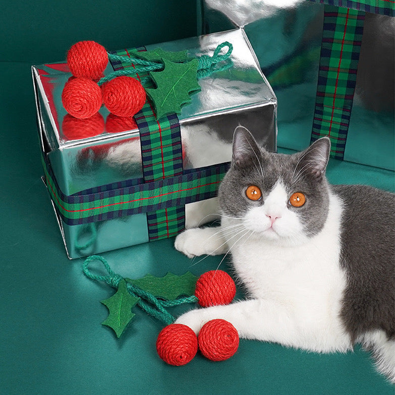 zeze | Natural Sisal Cat Toy - Christmas Holly Style